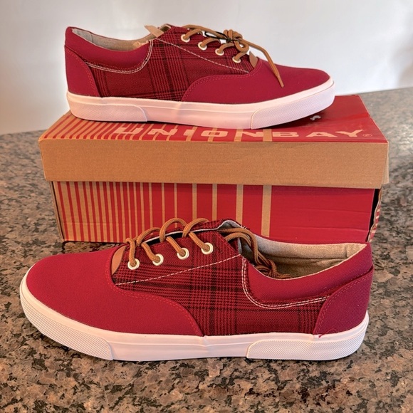 Unionbay men’s red and black canvas sneakers NIB 9.5